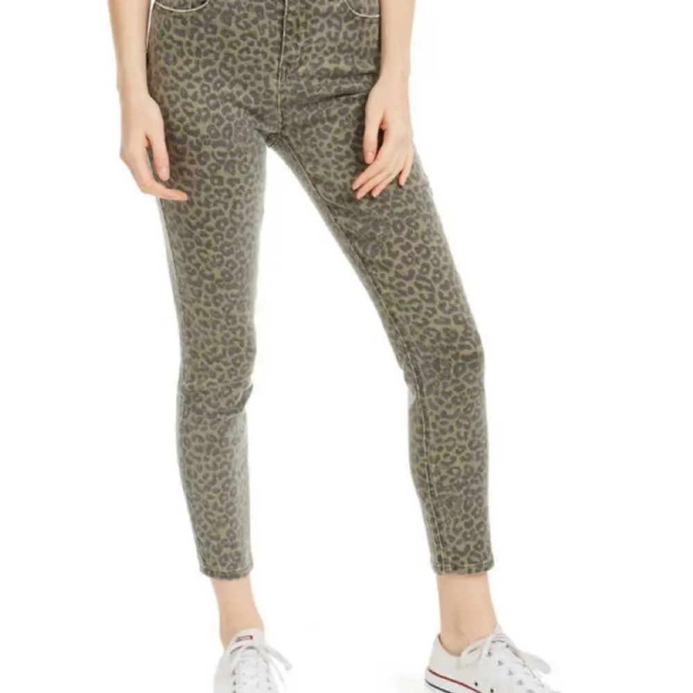 Indigo Rein Juniors' Leopard-Print
Cropped Skinny Jeans Size 3